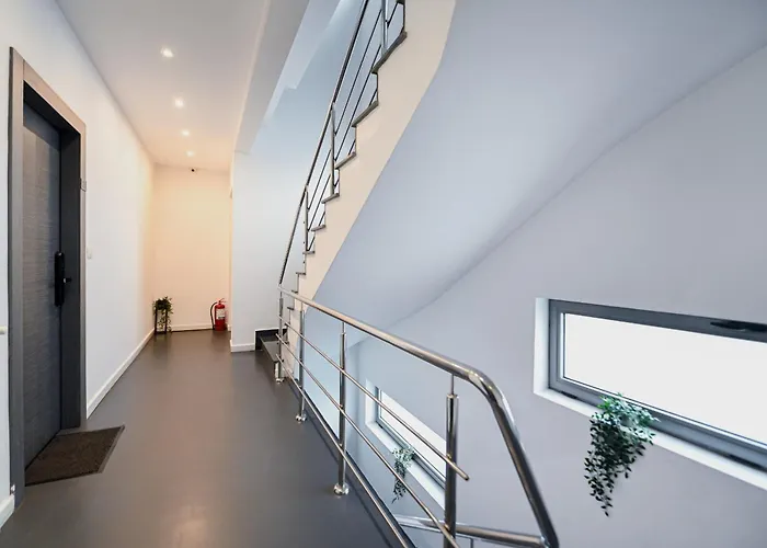 Urban Elegance - Stylish Central Accommodation